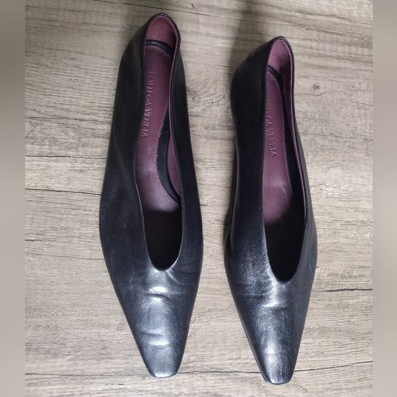 BOTTEGA VENETA Black soft leather scoop front pointed toe flats EU 37.5 - Picture 1 of 9